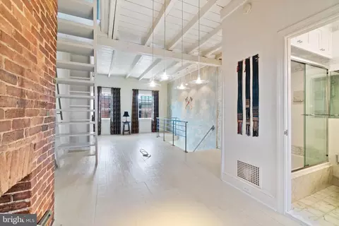 Entry Way - 845 S Bond St, Baltimore, MD 21231 photo 5 of 9