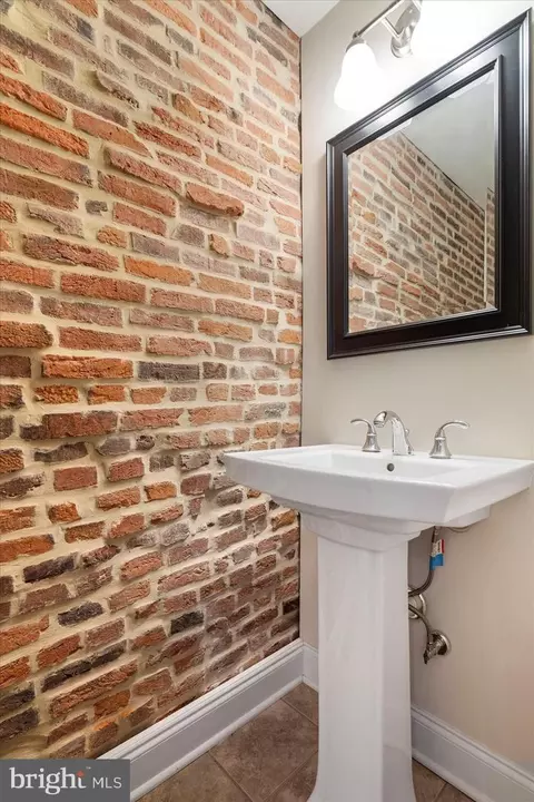 314 S Wolfe St, Baltimore, MD 21231 photo 31