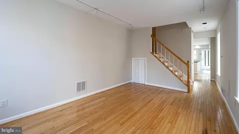 213 E Cross St, Baltimore, MD 21230 photo 9
