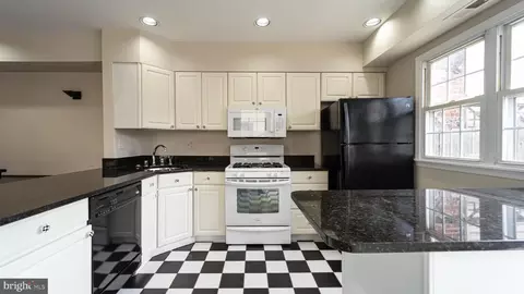 213 E Cross St, Baltimore, MD 21230 photo 14