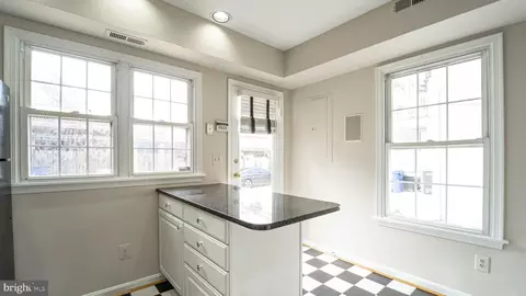 213 E Cross St, Baltimore, MD 21230 photo 15