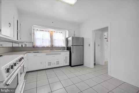 3301 Barrington Rd, Baltimore, MD 21215 photo 17