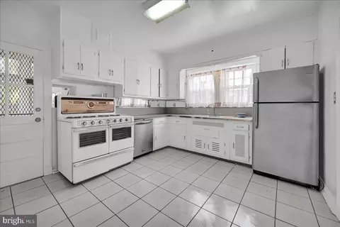 3301 Barrington Rd, Baltimore, MD 21215 photo 14