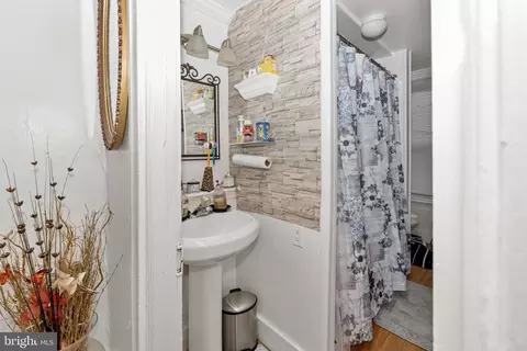 2406 Mcelderry St, Baltimore, MD 21205 photo 17