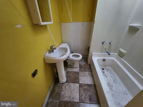 709 Denison St, Baltimore, MD 21229 photo 10