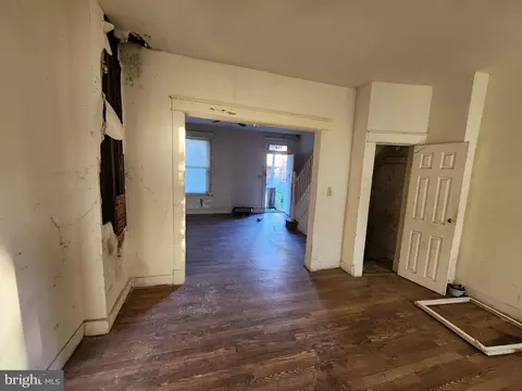 709 Denison St, Baltimore, MD 21229 photo 4