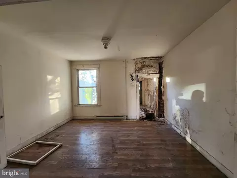 709 Denison St, Baltimore, MD 21229 photo 3