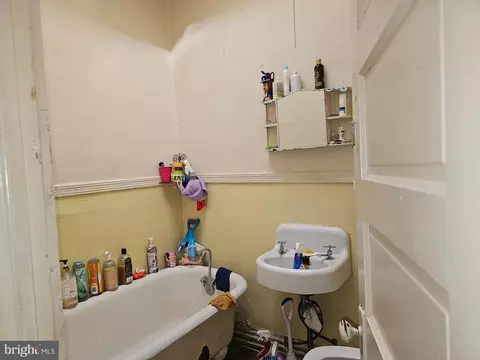 2427 E Lanvale St, Baltimore, MD 21213 photo 7