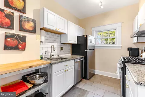 8 Mallow Hill Rd, Baltimore, MD 21229 photo 11