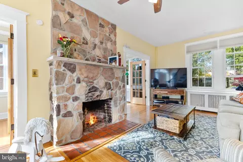 8 Mallow Hill Rd, Baltimore, MD 21229 photo 6