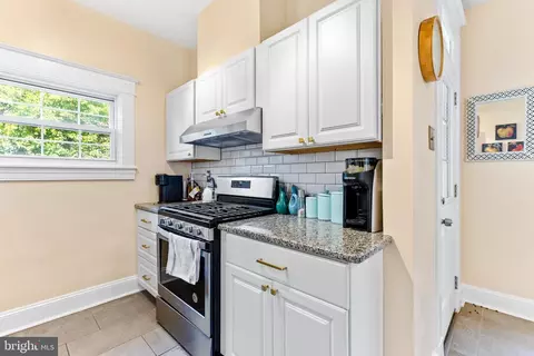 8 Mallow Hill Rd, Baltimore, MD 21229 photo 9
