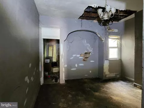 812 Appleton St, Baltimore, MD 21217 photo 2