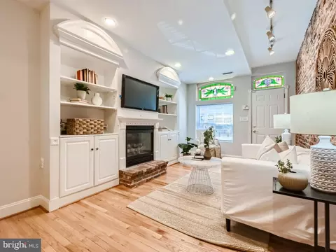 809 S Montford Ave, Baltimore, MD 21224