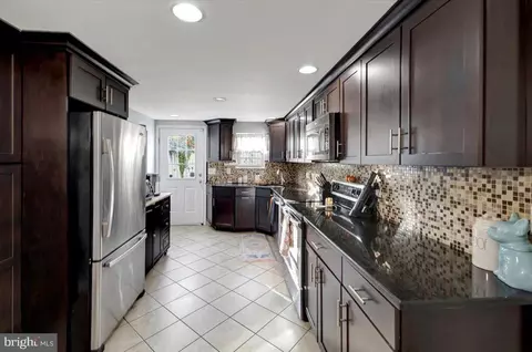130 S Chapel St, Baltimore, MD 21231