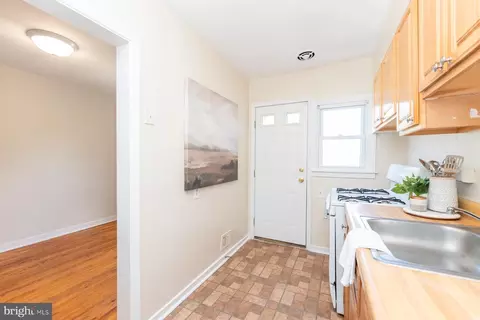 Entry Way - 107 Upmanor Rd, Baltimore, MD 21229 photo 1 of 2