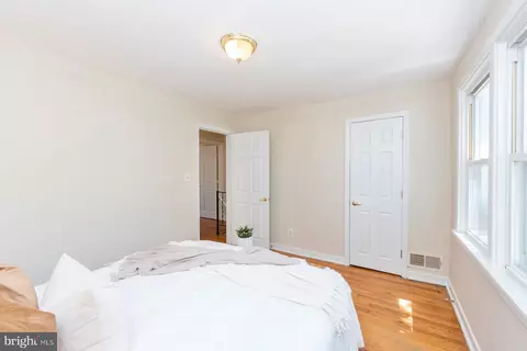 Bedroom - 107 Upmanor Rd, Baltimore, MD 21229 photo 2 of 2