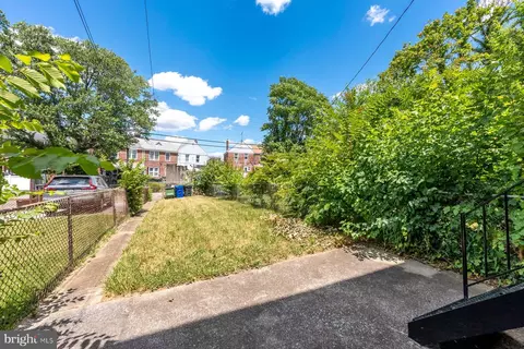 Exterior - 107 Upmanor Rd, Baltimore, MD 21229 photo 1 of 4