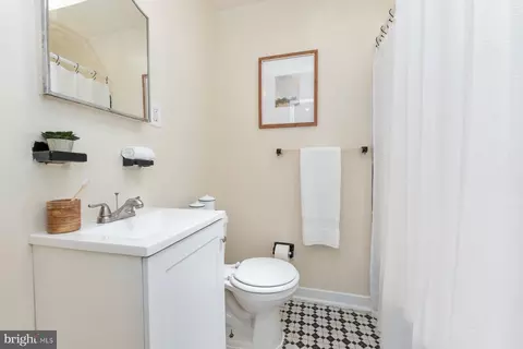 Bath - 107 Upmanor Rd, Baltimore, MD 21229 photo 1 of 1