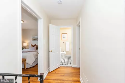 Entry Way - 107 Upmanor Rd, Baltimore, MD 21229 photo 2 of 2
