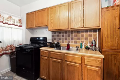 51 Upmanor Rd, Baltimore, MD 21229 photo 10