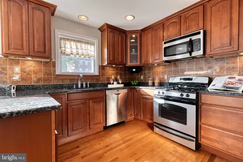 923 E Lake Ave, Baltimore, MD 21212 photo 3