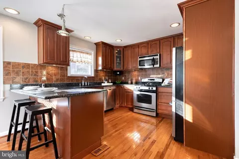 923 E Lake Ave, Baltimore, MD 21212 photo 14