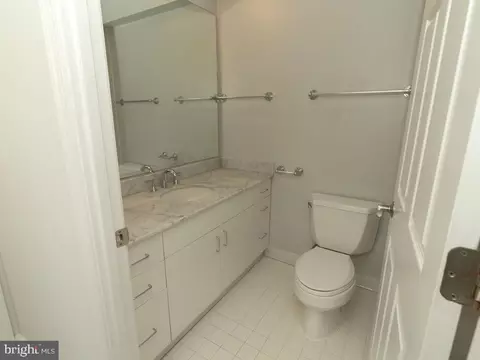 Bath - 100 Harborview Dr #2009, Baltimore, MD 21230 photo 2 of 5