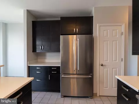 Kitchen - 100 Harborview Dr #2009, Baltimore, MD 21230 photo 4 of 6
