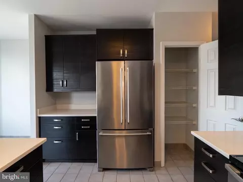 Kitchen - 100 Harborview Dr #2009, Baltimore, MD 21230 photo 5 of 6