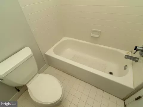 Bath - 100 Harborview Dr #2009, Baltimore, MD 21230 photo 3 of 5