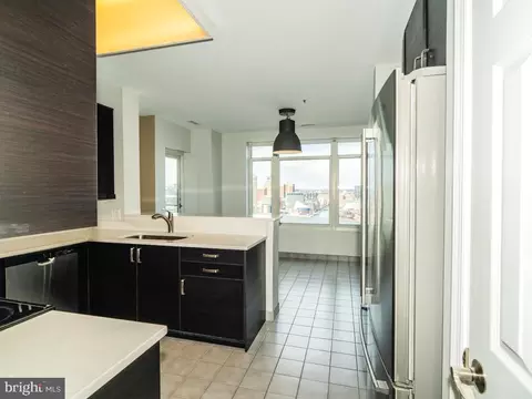 Bath - 100 Harborview Dr #2009, Baltimore, MD 21230 photo 1 of 5