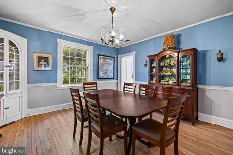 327 Broxton Rd, Baltimore, MD 21212 photo 9