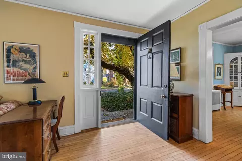 327 Broxton Rd, Baltimore, MD 21212 photo 3