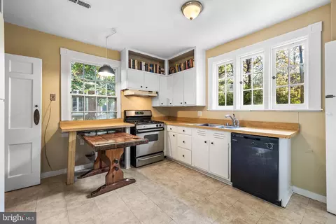 327 Broxton Rd, Baltimore, MD 21212 photo 14