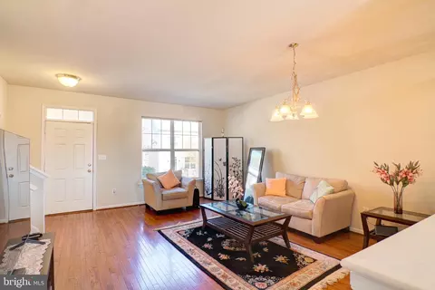 5505 Sinclair Greens Dr, Baltimore, MD 21206 photo 2