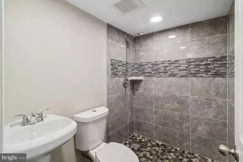 2424 Smith Ave, Baltimore Highlands, MD 21227 photo 10