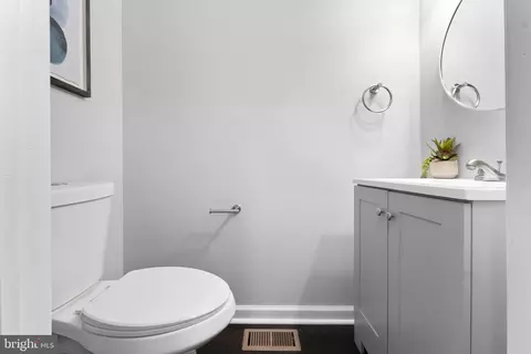 Bath - 1534 N Wolfe St, Baltimore, MD 21213 photo 1 of 10