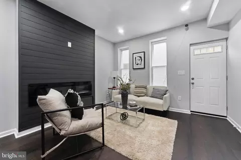 Living - 1534 N Wolfe St, Baltimore, MD 21213 photo 2 of 3
