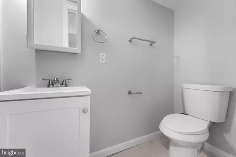 Bath - 1534 N Wolfe St, Baltimore, MD 21213 photo 3 of 10