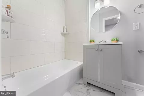 Bath - 1534 N Wolfe St, Baltimore, MD 21213 photo 5 of 10