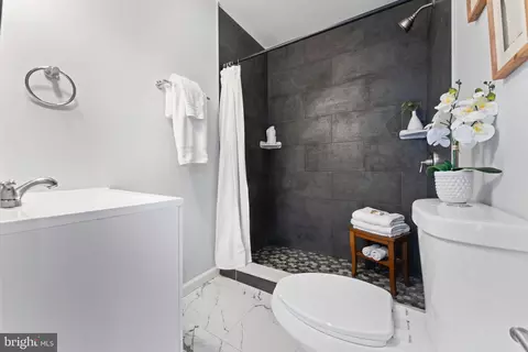 Bath - 1534 N Wolfe St, Baltimore, MD 21213 photo 10 of 10