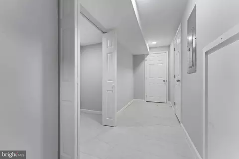 Entry Way - 1534 N Wolfe St, Baltimore, MD 21213 photo 2 of 4