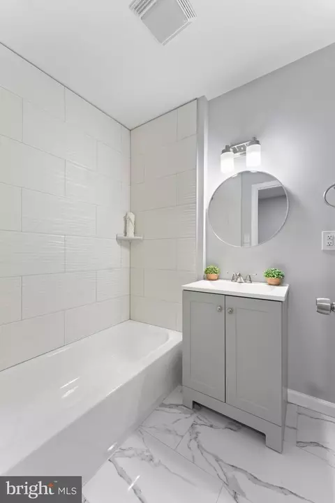 Bath - 1534 N Wolfe St, Baltimore, MD 21213 photo 7 of 10