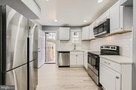 529 S Catherine St, Baltimore, MD 21223 photo 3