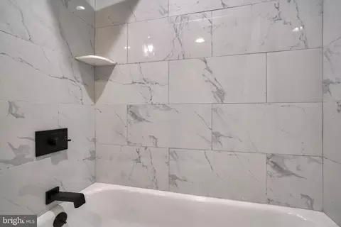 Bath - 1225 E Preston St, Baltimore, MD 21202 photo 18 of 19
