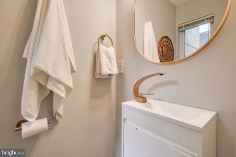 Bath - 1225 E Preston St, Baltimore, MD 21202 photo 1 of 19