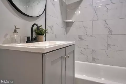 Bath - 1225 E Preston St, Baltimore, MD 21202 photo 17 of 19