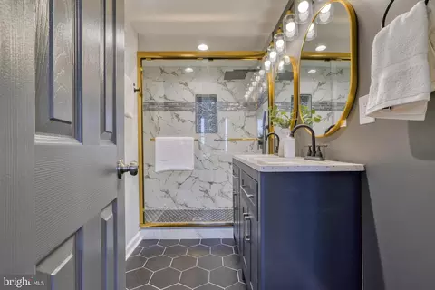 Bath - 1225 E Preston St, Baltimore, MD 21202 photo 2 of 19