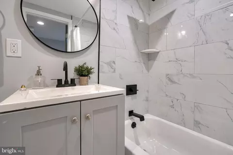 Bath - 1225 E Preston St, Baltimore, MD 21202 photo 14 of 19