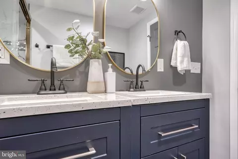 Bath - 1225 E Preston St, Baltimore, MD 21202 photo 5 of 19